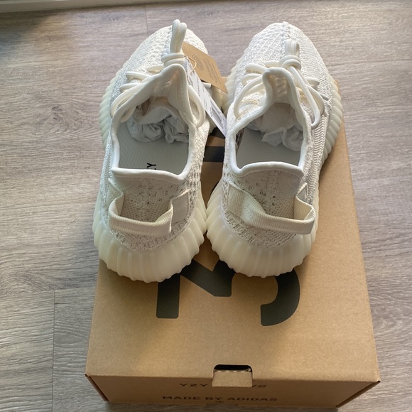 Yeezy Boost 350 V2 Sz 4.5 Beige - New with tags and in box! main image 4